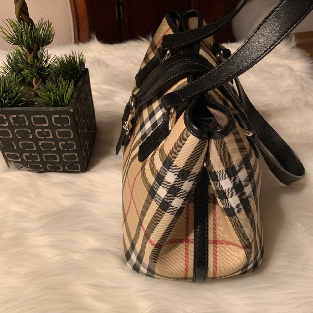 Burberry - Picture 3 of 16